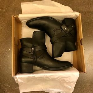 Ugg Elysian Black Booties Sz 9.5